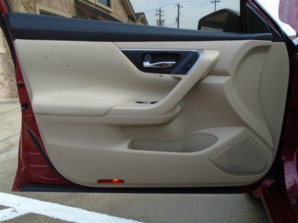 2015 Nissan Altima - $14,000