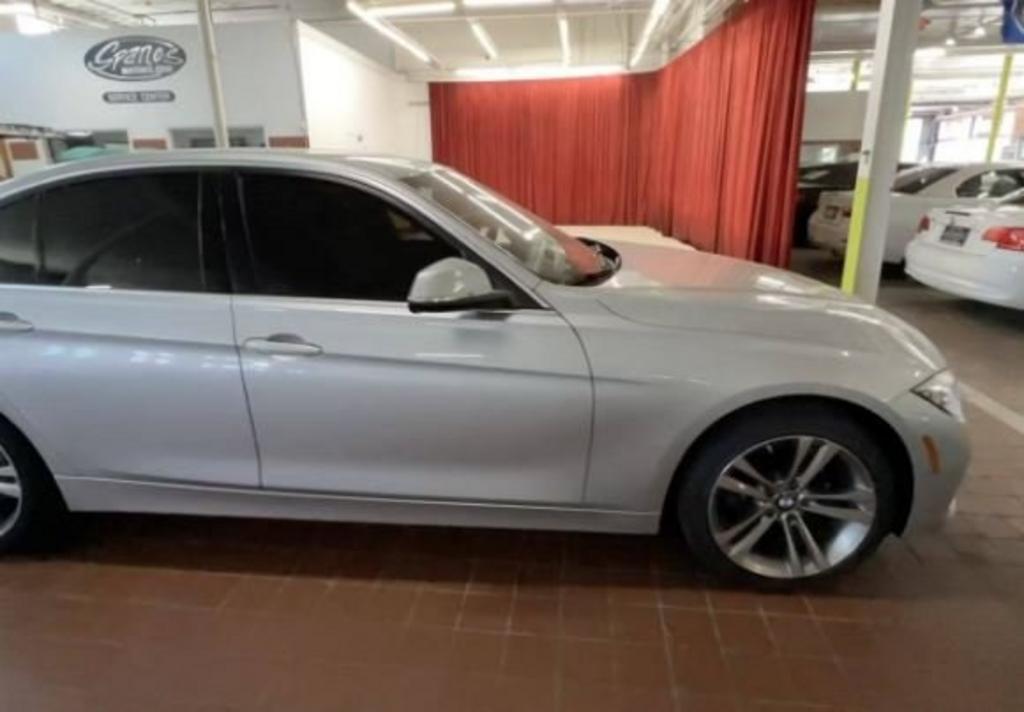 2017 BMW 3-Series 330i photo