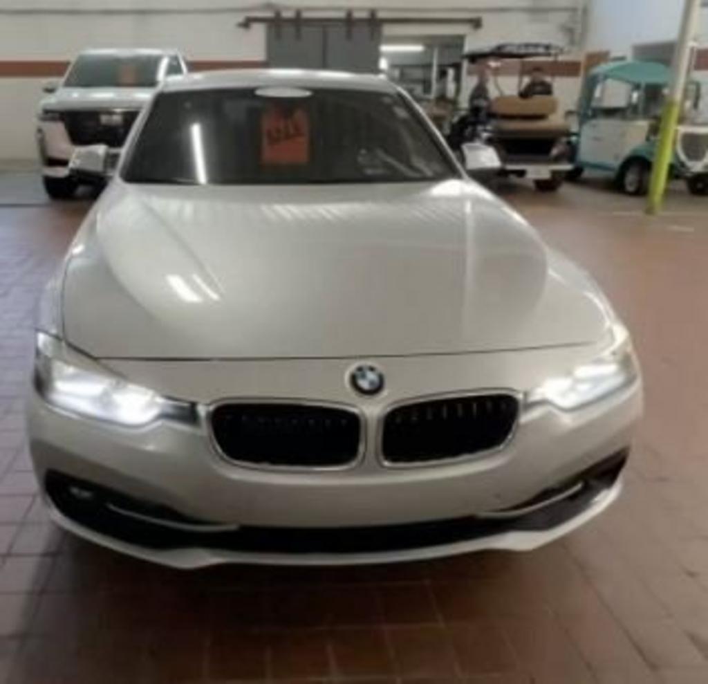 2017 BMW 3-Series 330i photo