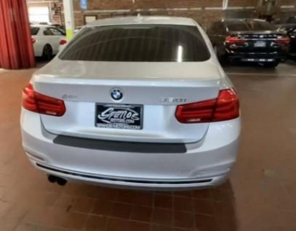 2017 BMW 3-Series 330i photo