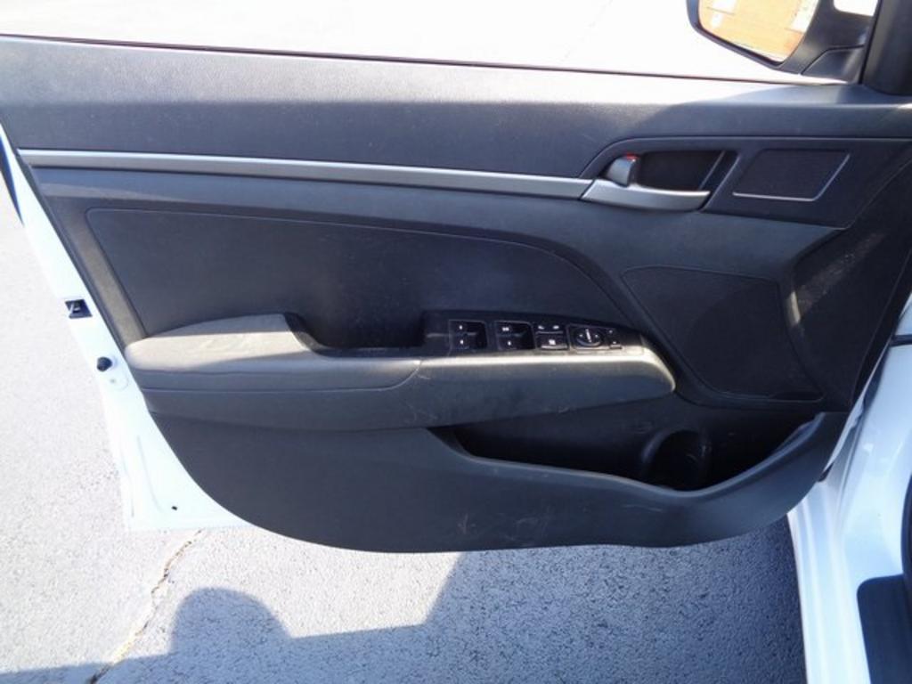 2018 Hyundai Elantra - $11,000