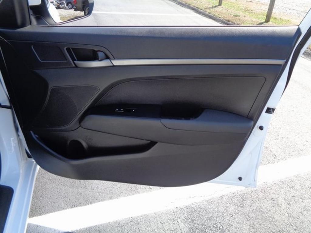 2018 Hyundai Elantra - $11,000