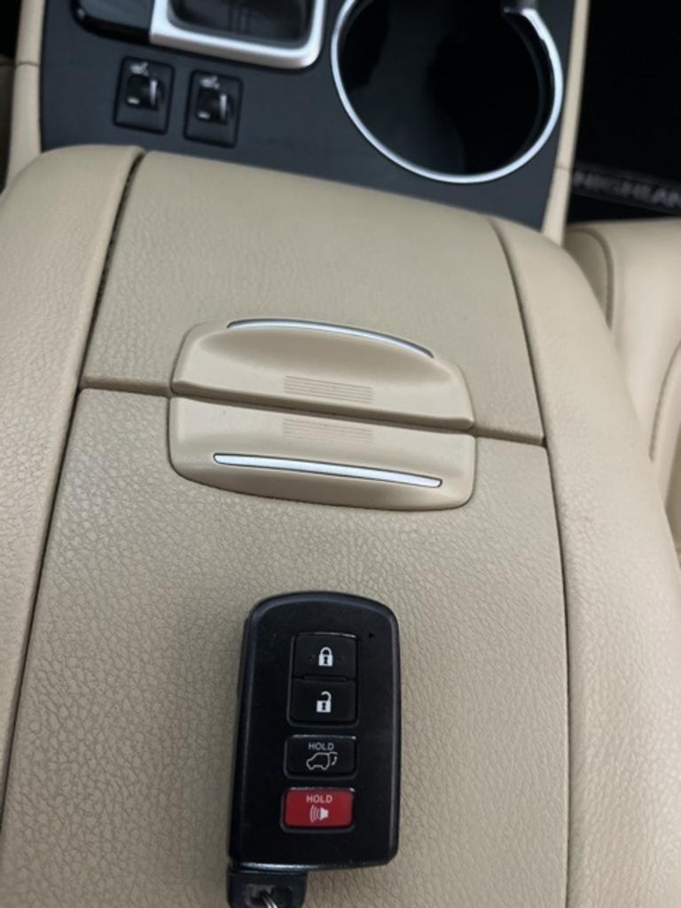 2019 Toyota Highlander - $29,000