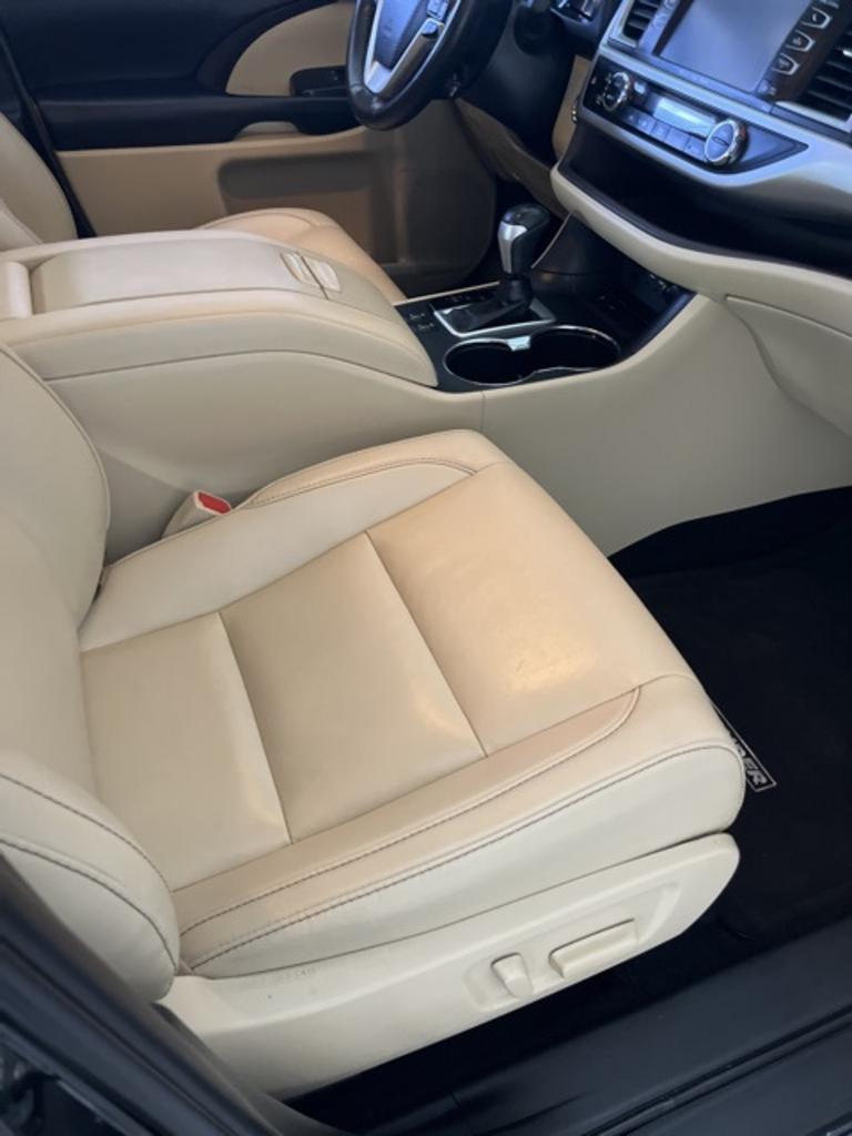 2019 Toyota Highlander - $29,000