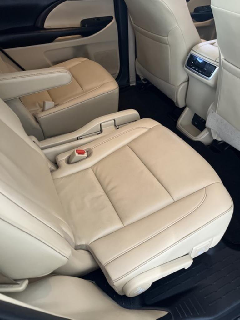 2019 Toyota Highlander - $29,000