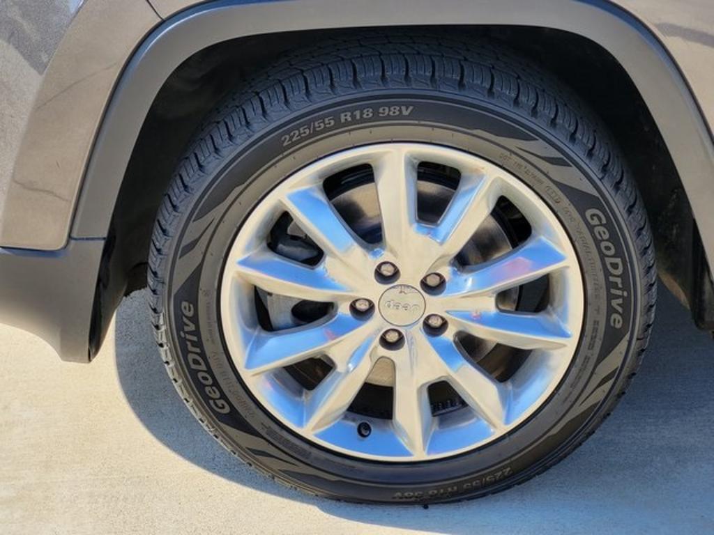 2016 Jeep Cherokee - $17,500