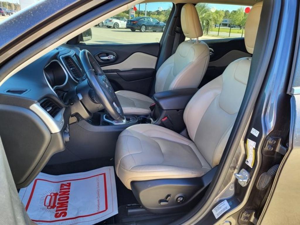 2016 Jeep Cherokee - $17,500