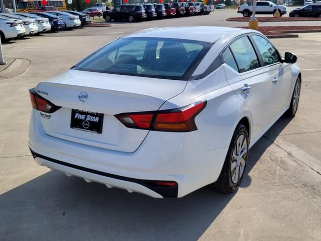 2021 Nissan Altima - $21,000