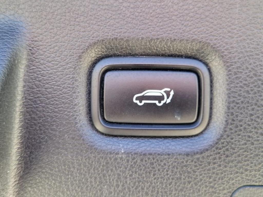 2020 Hyundai Santa Fe - $29,500