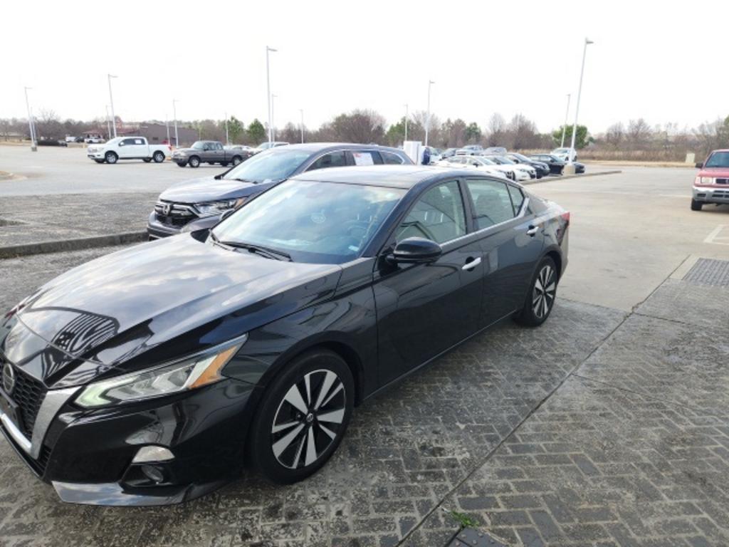 2019 Nissan Altima - $20,000