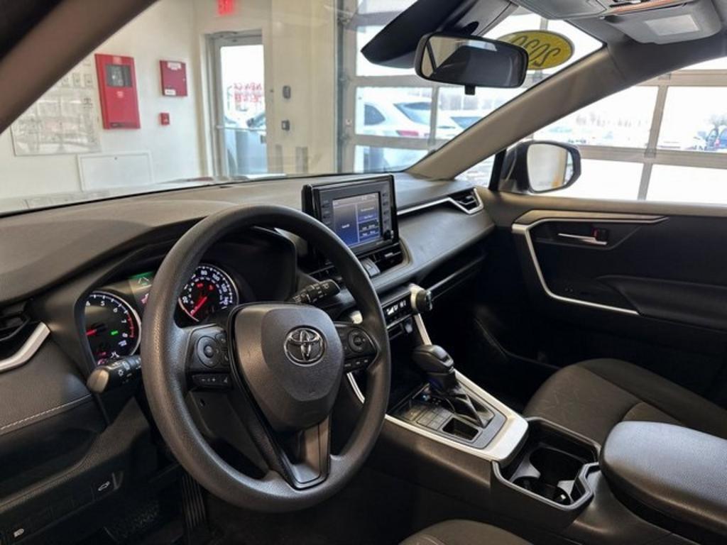 2020 Toyota RAV4 XLE photo