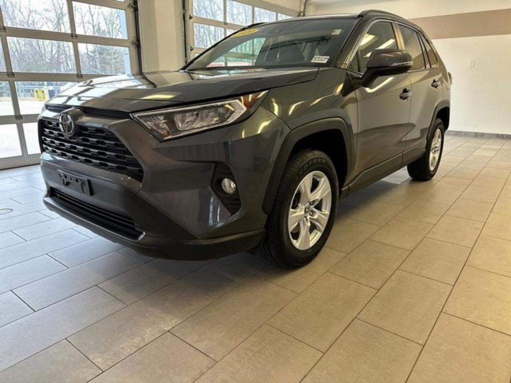 2020 Toyota RAV4 XLE photo
