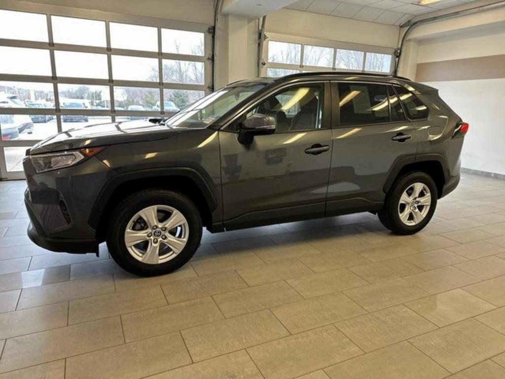2020 Toyota RAV4 XLE photo