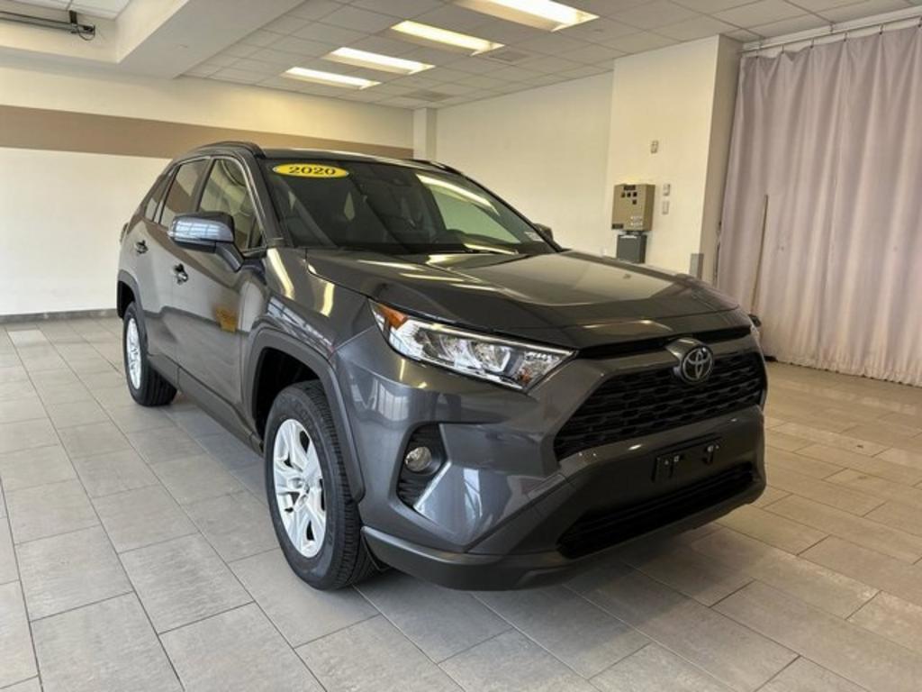 2020 Toyota RAV4 XLE photo
