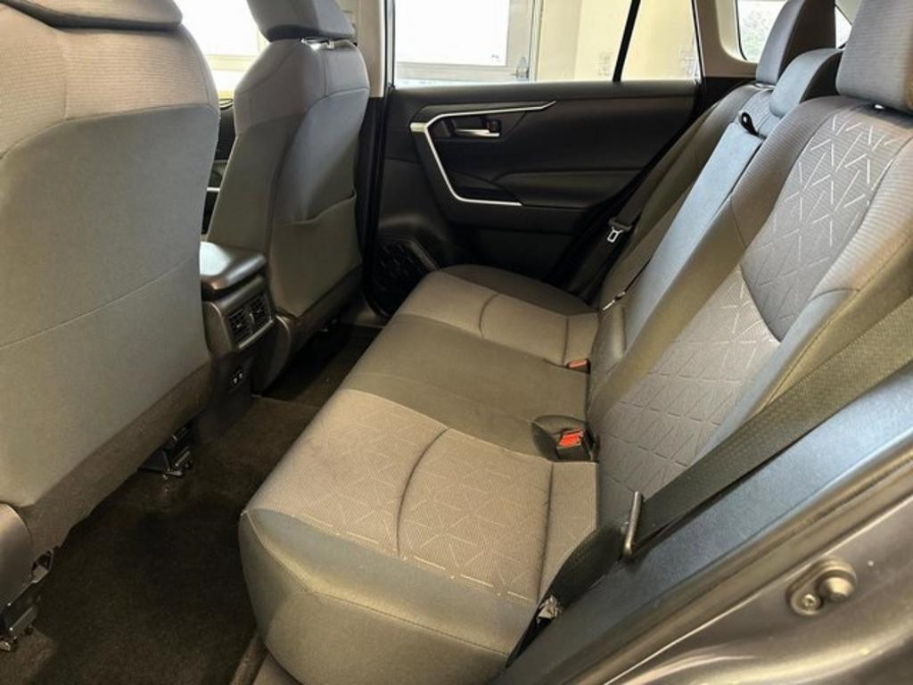2020 Toyota RAV4 XLE photo