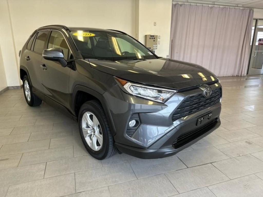 2020 Toyota RAV4 XLE photo