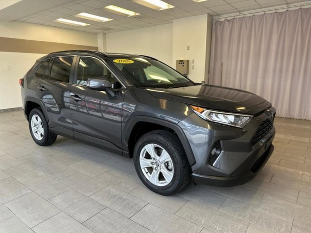 2020 Toyota RAV4 XLE photo