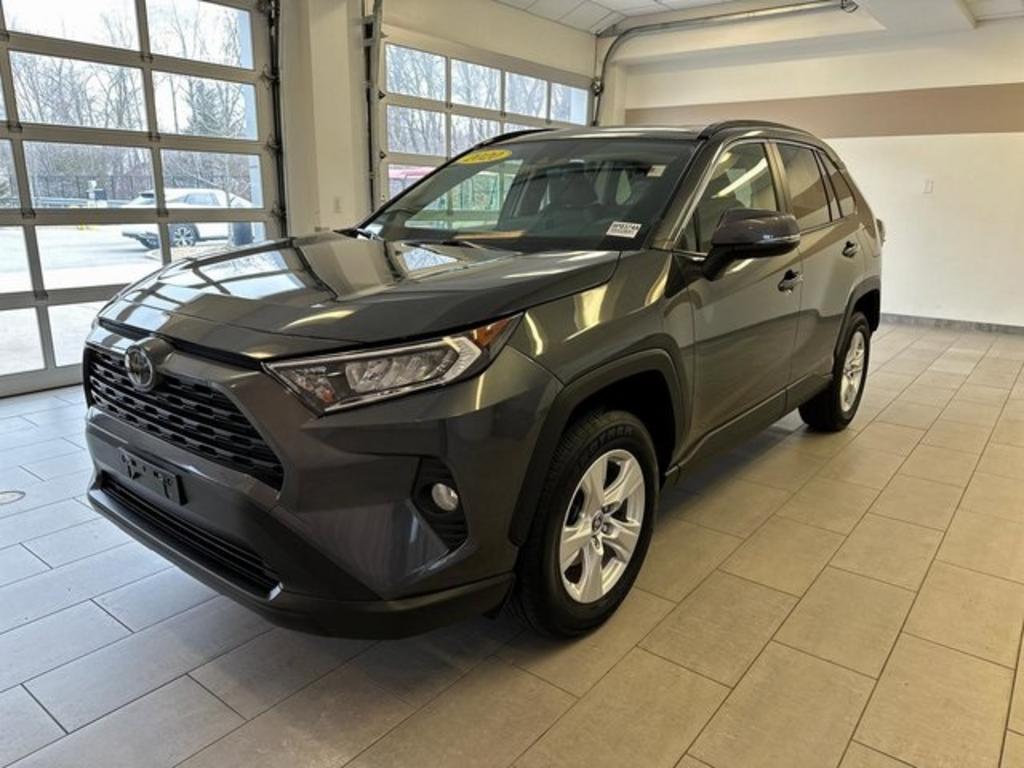 2020 Toyota RAV4 XLE photo