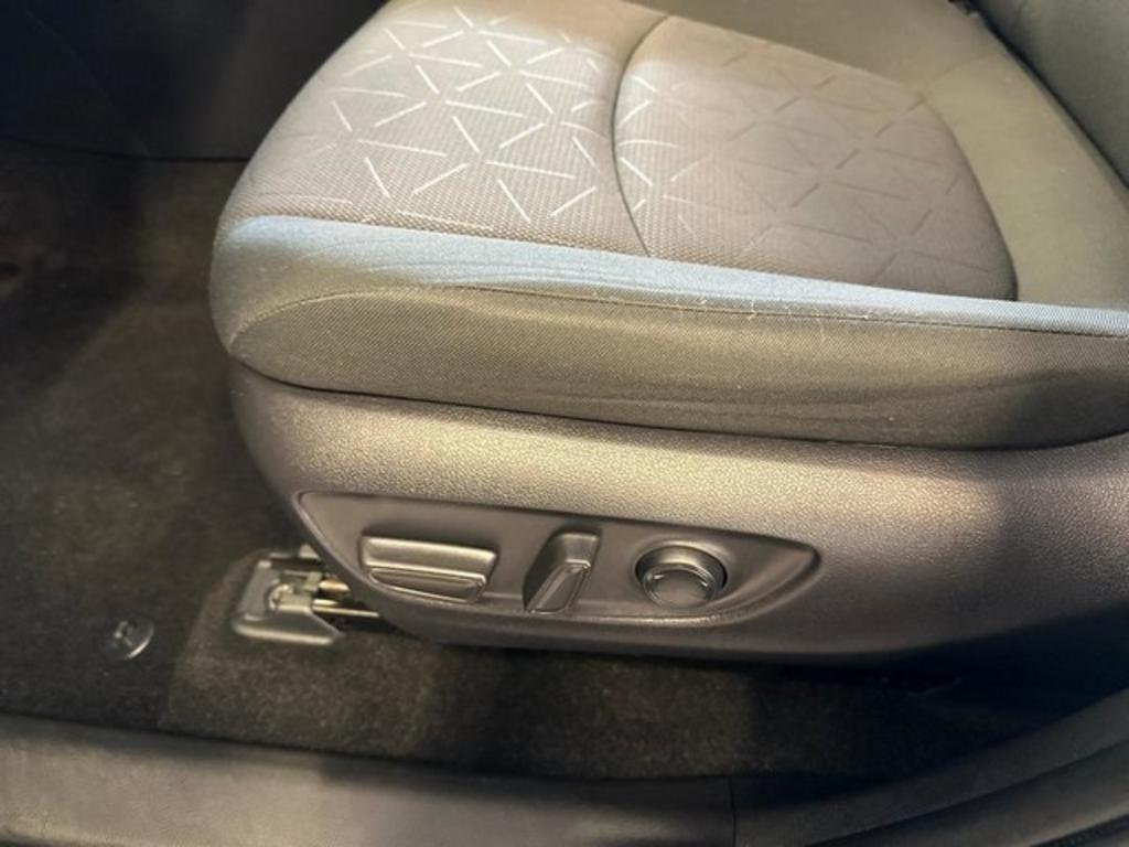 2020 Toyota RAV4 XLE photo
