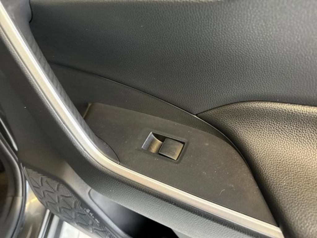 2020 Toyota RAV4 XLE photo