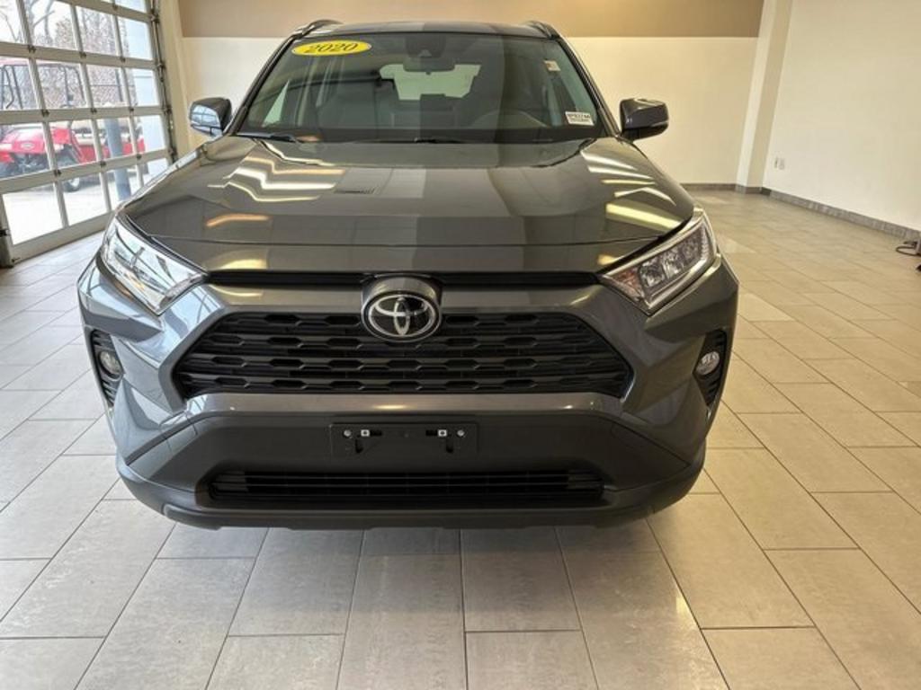 2020 Toyota RAV4 XLE photo