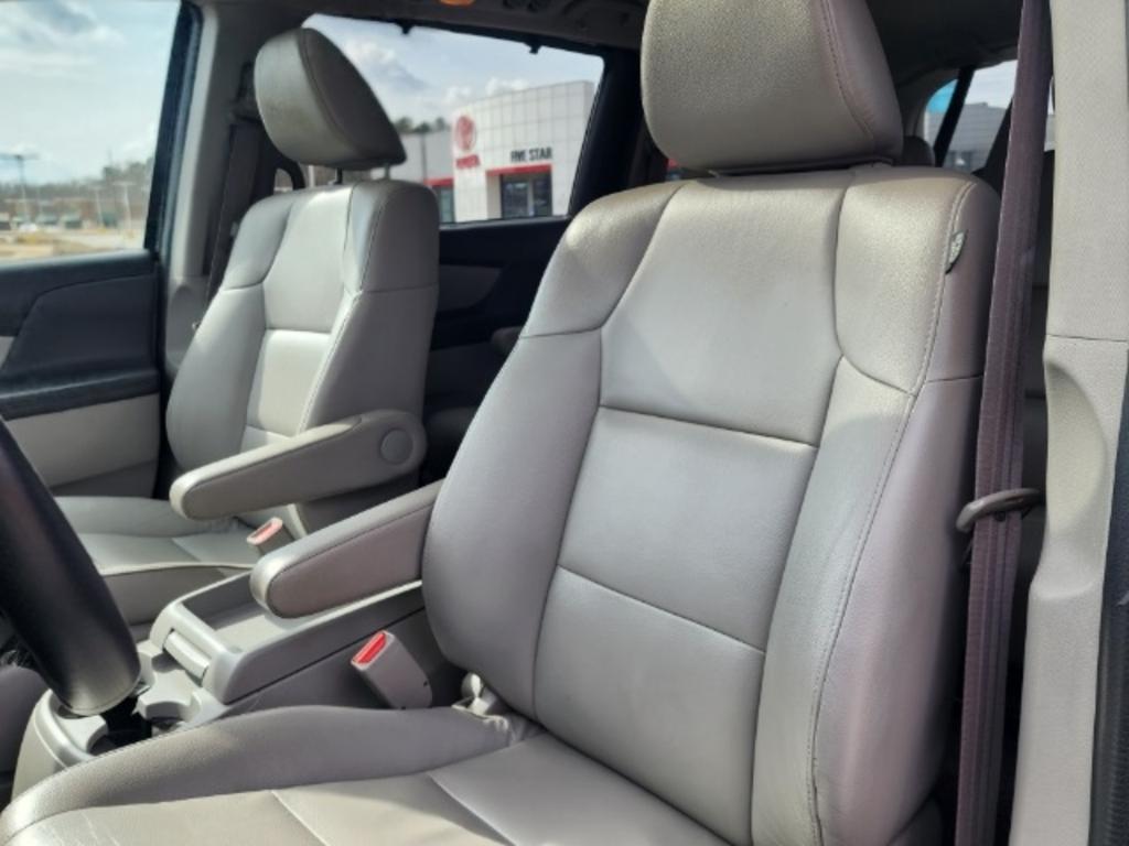 2015 Honda Odyssey - $14,000