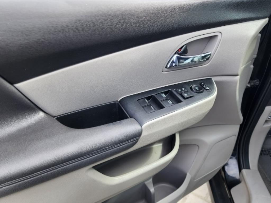 2015 Honda Odyssey - $14,000