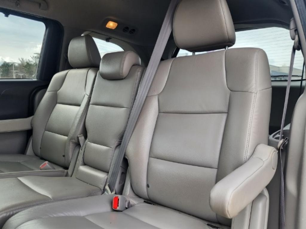 2015 Honda Odyssey - $14,000