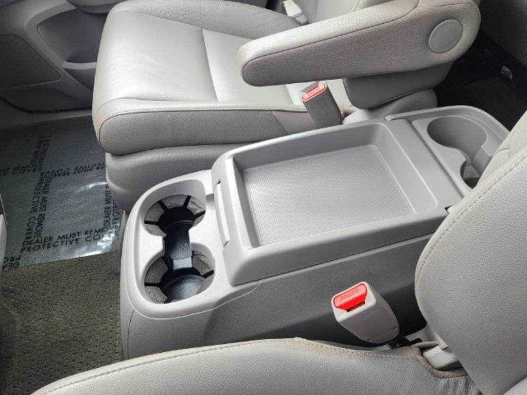 2015 Honda Odyssey - $14,000
