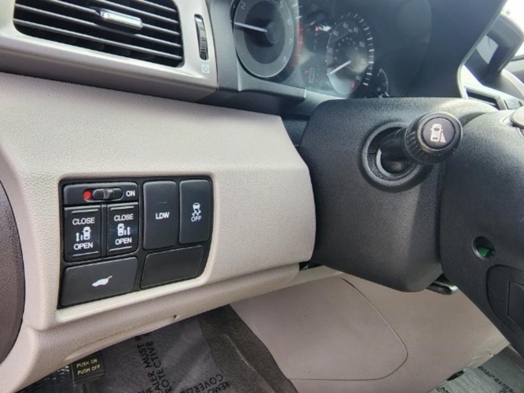 2015 Honda Odyssey - $14,000