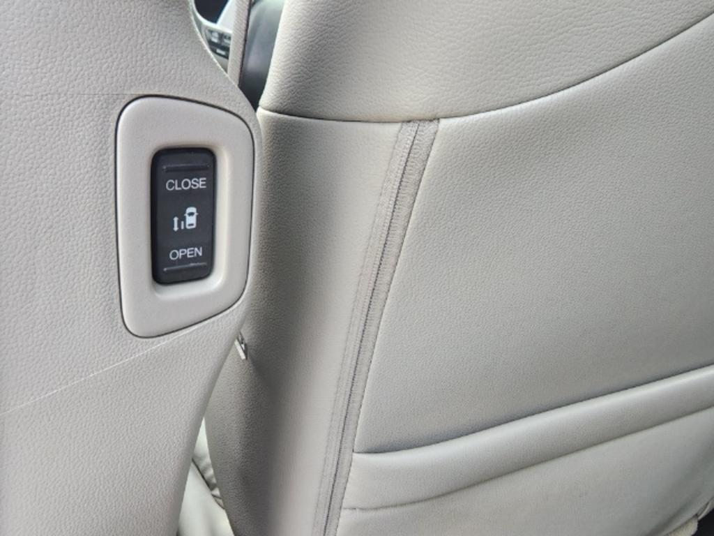 2015 Honda Odyssey - $14,000