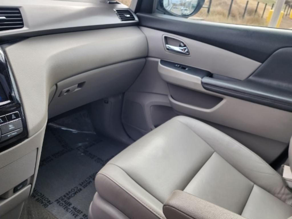 2015 Honda Odyssey - $14,000