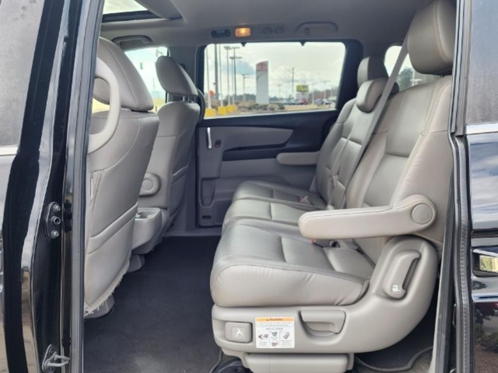 2015 Honda Odyssey - $14,000