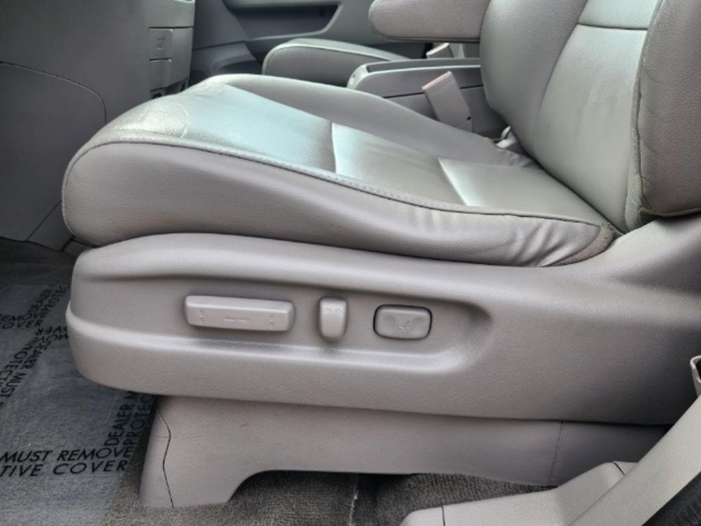 2015 Honda Odyssey - $14,000