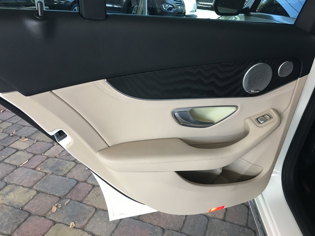 2015 Mercedes-Benz C-Class - $17,995