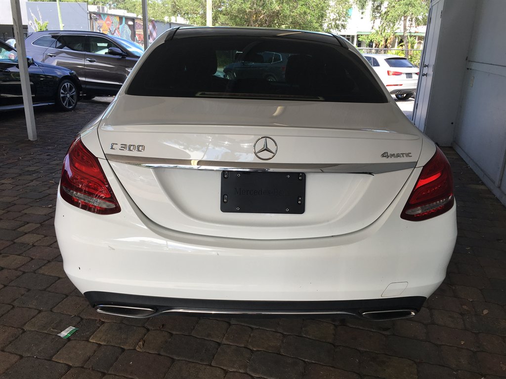 2015 Mercedes-Benz C-Class - $17,995