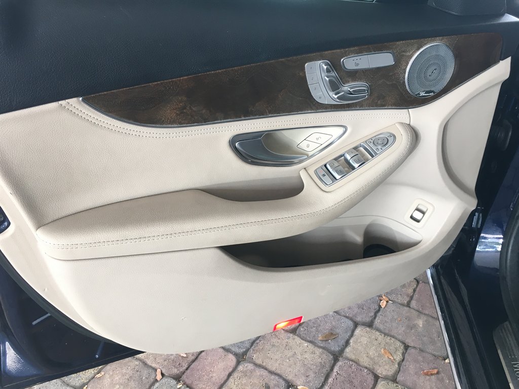 2016 Mercedes-Benz C-Class - $15,995