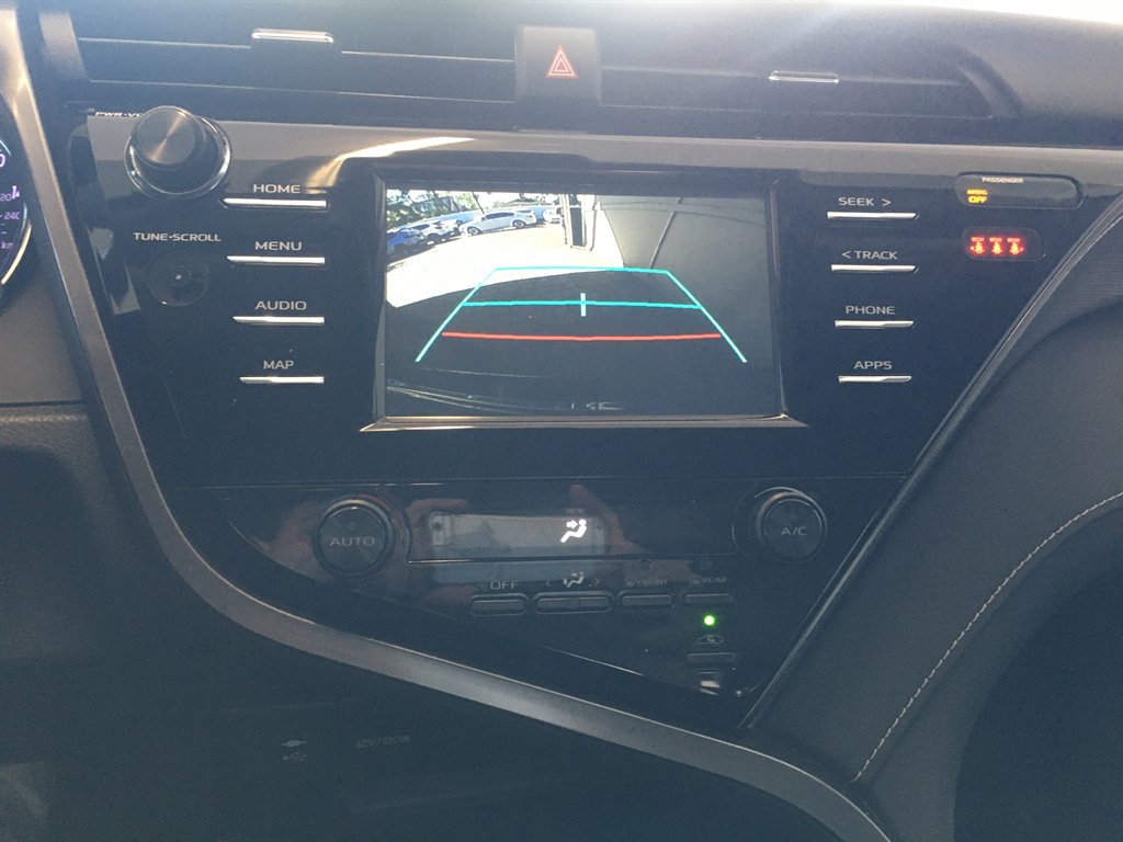 2019 Toyota Camry SE photo
