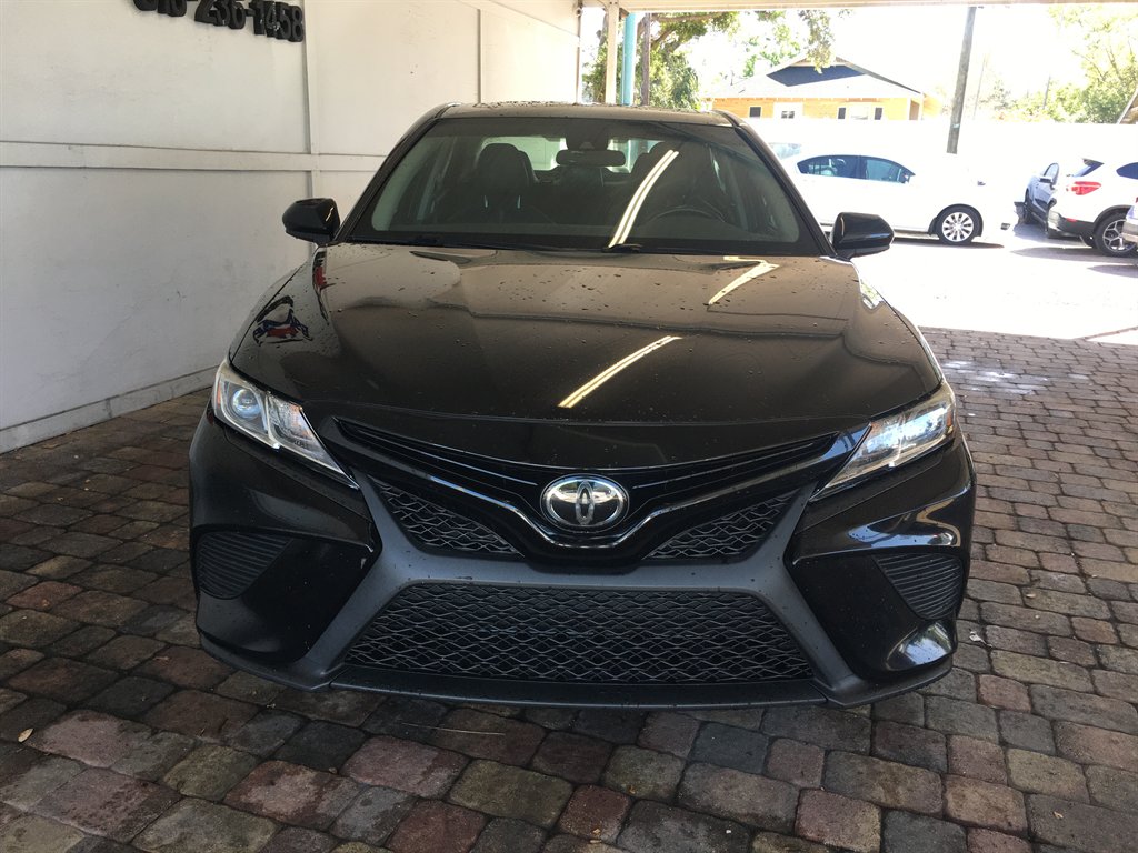 2019 Toyota Camry SE photo