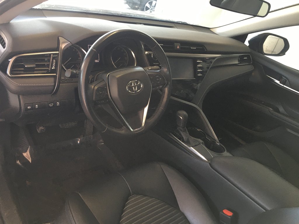 2019 Toyota Camry SE photo
