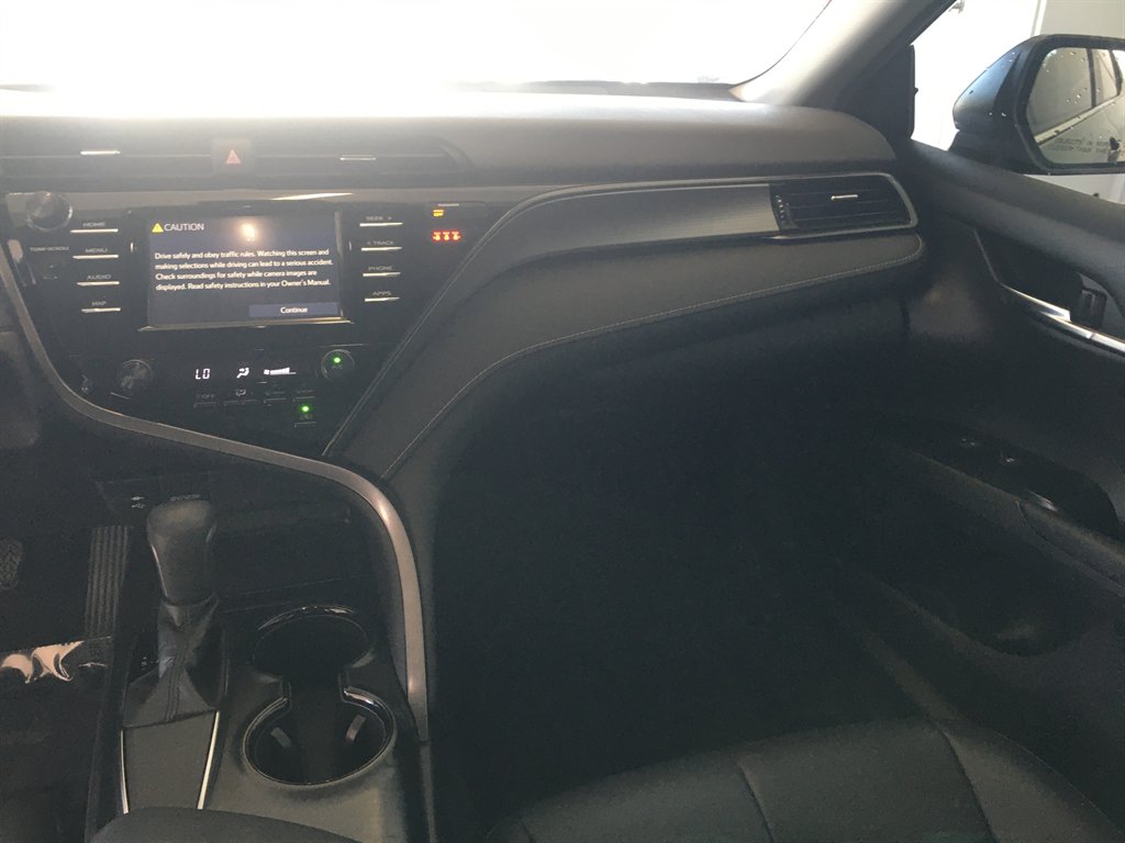 2019 Toyota Camry SE photo