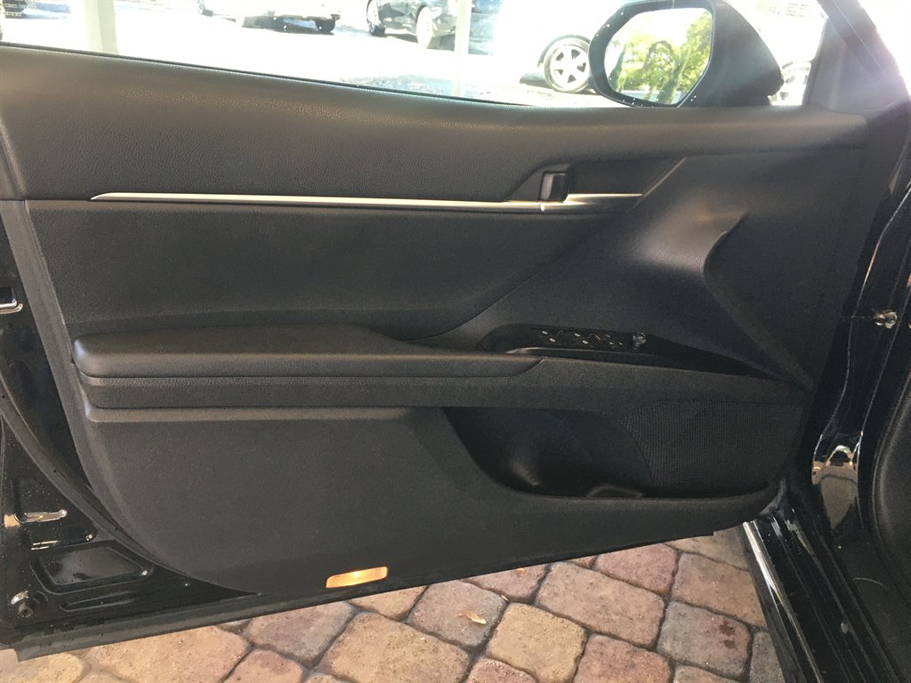 2019 Toyota Camry SE photo