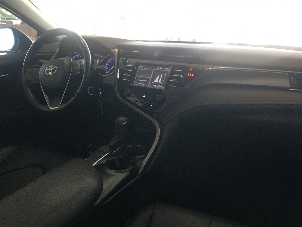 2019 Toyota Camry SE photo