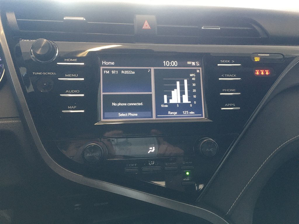 2019 Toyota Camry SE photo
