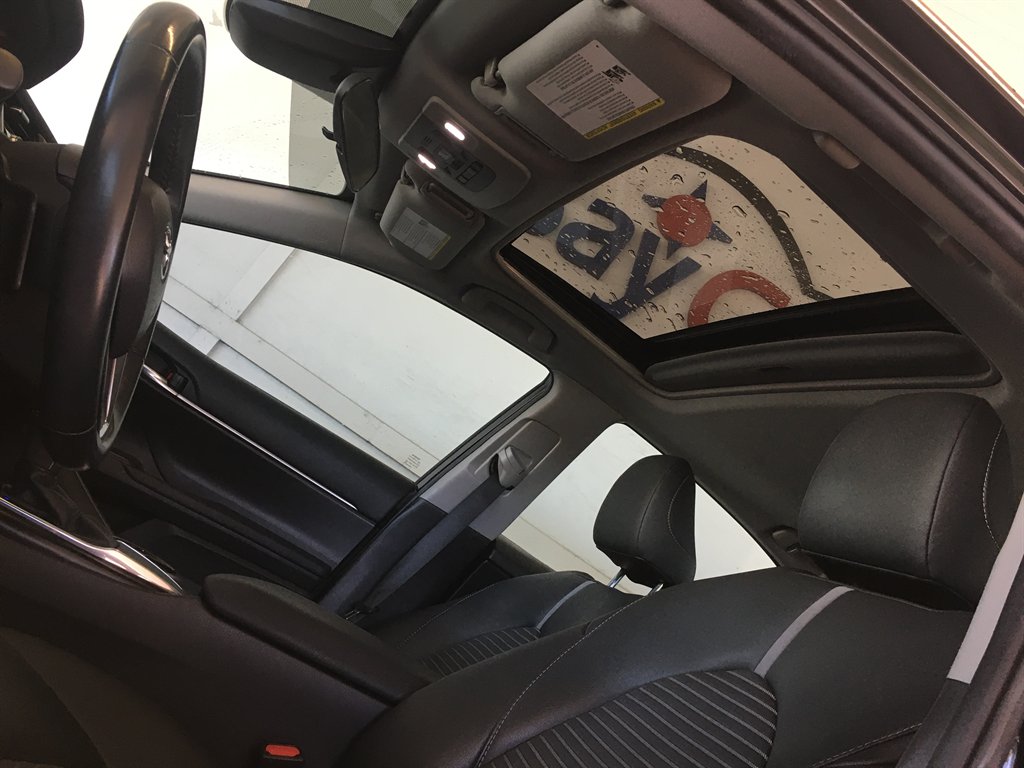 2019 Toyota Camry SE photo