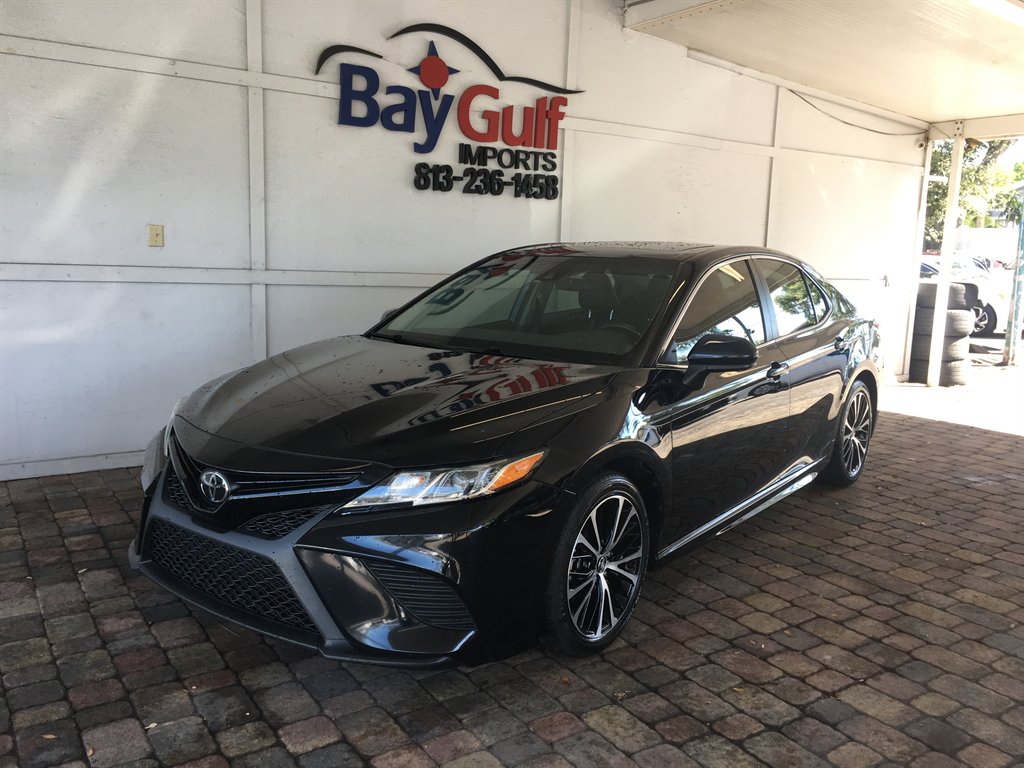 2019 Toyota Camry SE photo