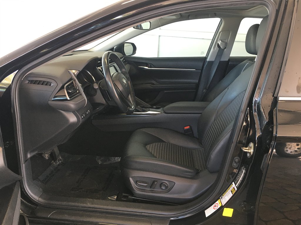 2019 Toyota Camry SE photo