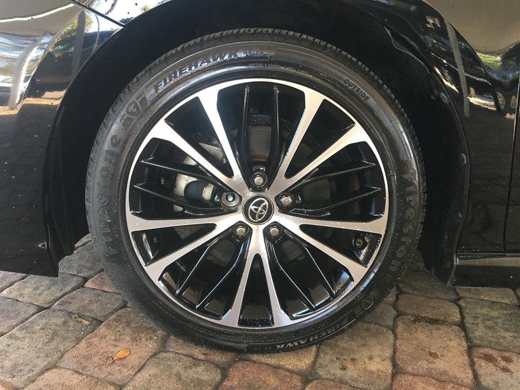 2019 Toyota Camry SE photo