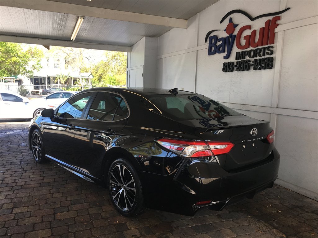 2019 Toyota Camry SE photo