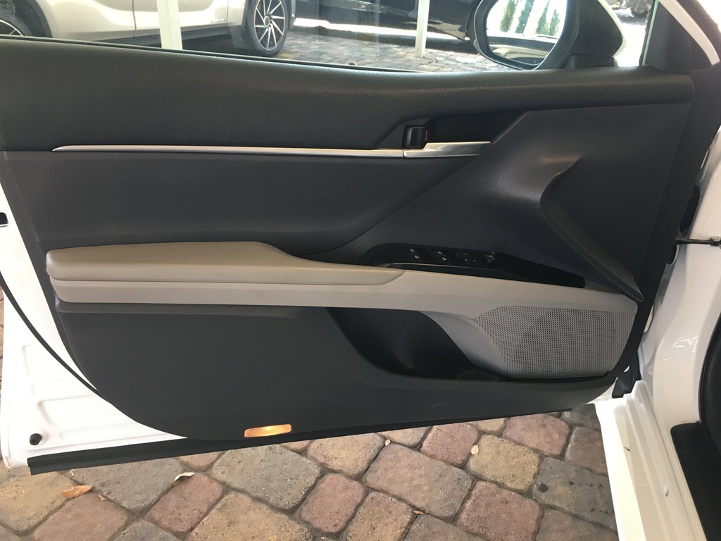 2019 Toyota Camry SE photo